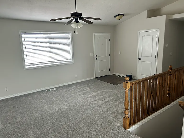 2920 N Sunlight Dr — Photo 4