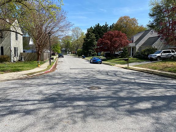 4th image of 1022 Hyde Park Dr