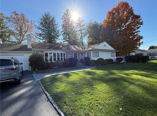 275 Meshanticut Valley Pkwy, Cranston, RI 02920