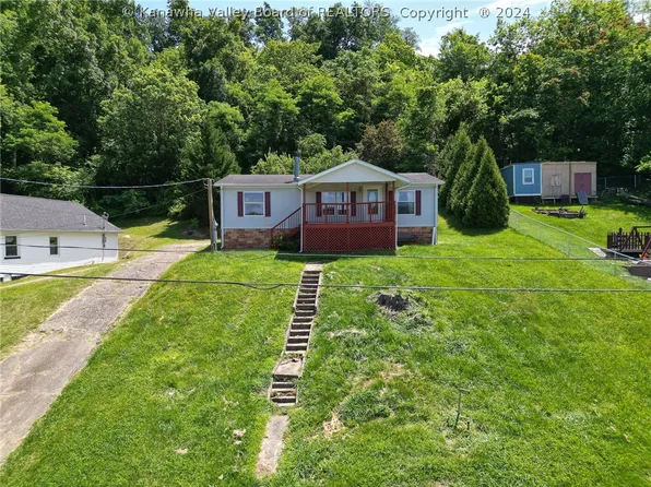 6631 Sanns Dr, Lesage, WV 25537