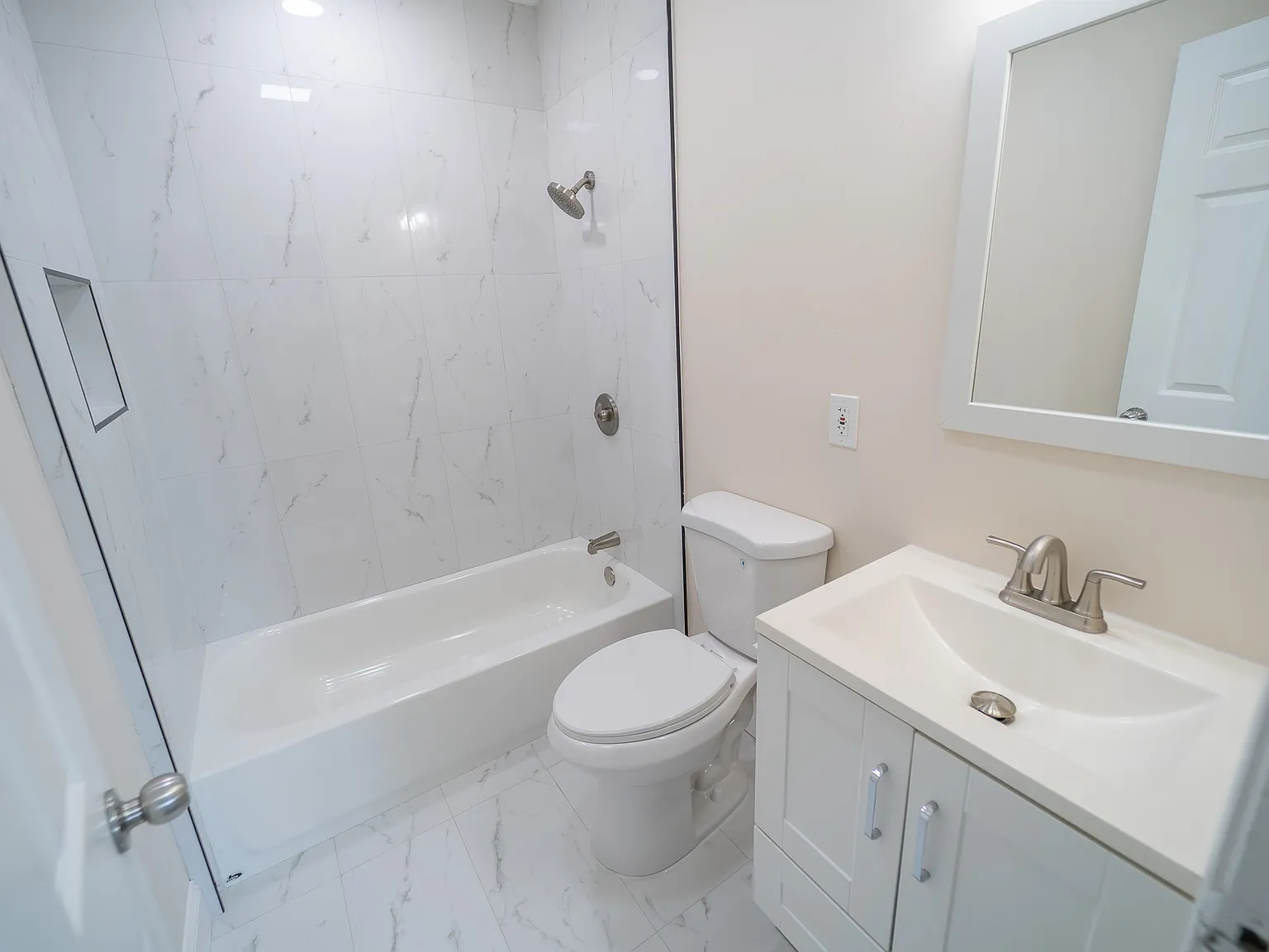 4 bed, 1245 sqft, $1,975 — Photo 3
