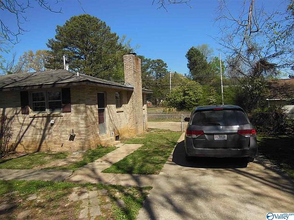 4th image of 528 Harolds Dr NW