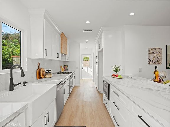 4th image of 5216 Mesmer Ave