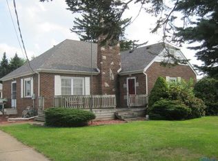 305 Eagle Point Rd, Rossford, OH 43460