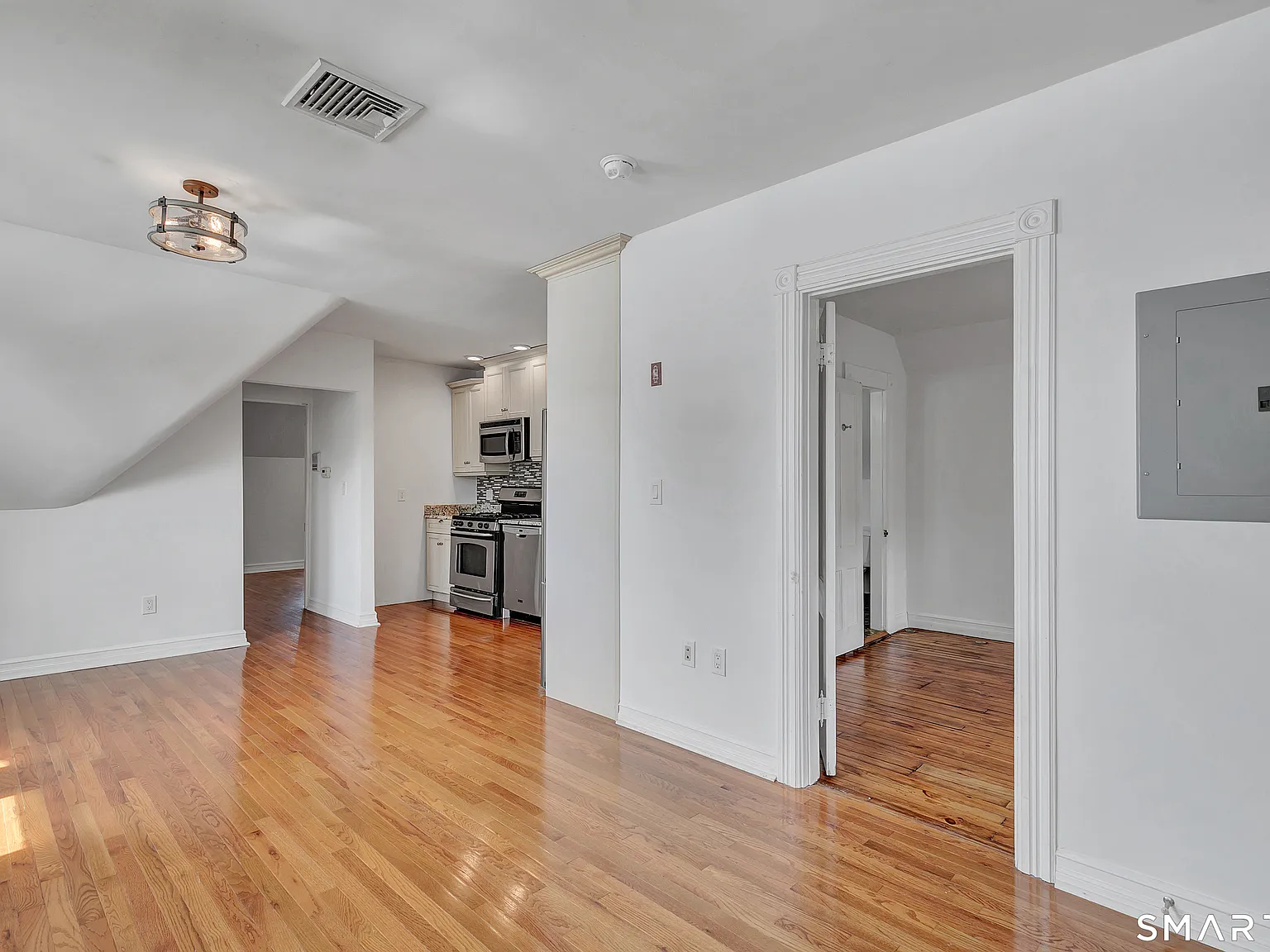 2 bed, 1.0 bath, 800 sqft, $2,400 — Photo 3