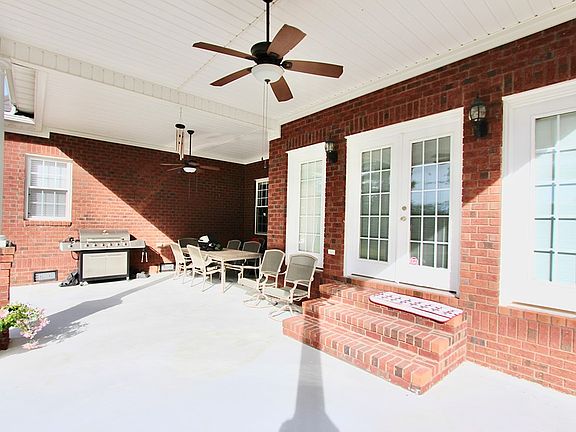 5th image of 211 Hyde Park Dr