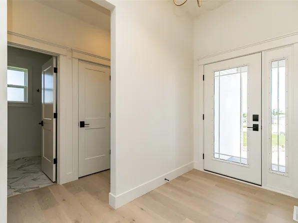 841 Longbow Ct, Marion, IA 52302