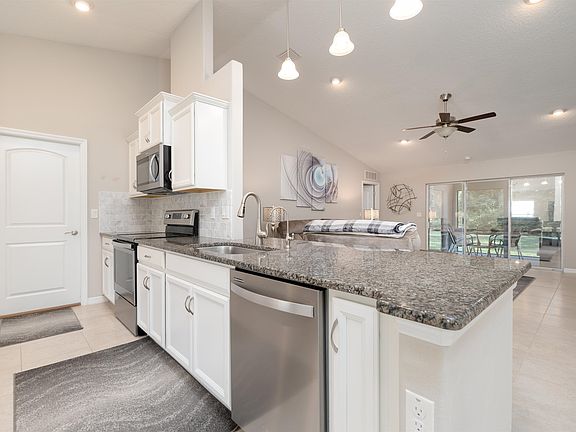 5th image of 15 Raeland Ln