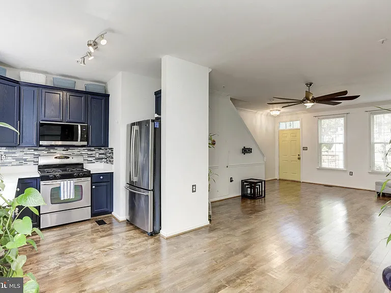9197 Carriage House Ln #44 — Photo 6