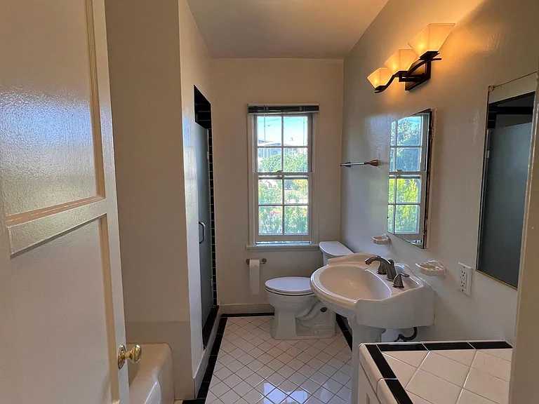 314 N Saint Andrews Pl #3 — Photo 5