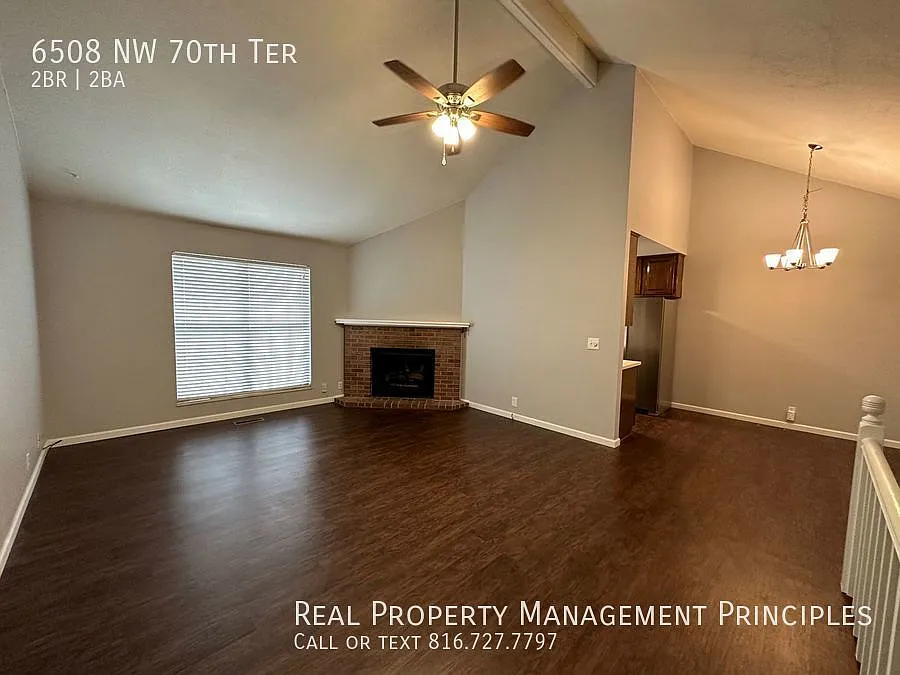Spacious 2 Bedroom 2 Bath Townhouse! Deposit Free with Obligo! — Photo 2