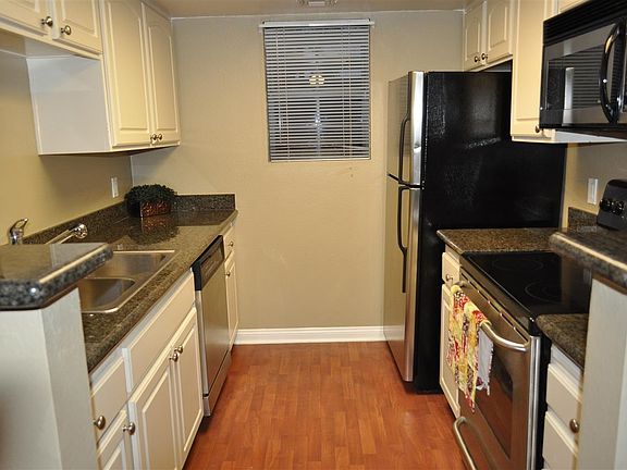 4th image of 12083 Alta Carmel Ct Unit 29