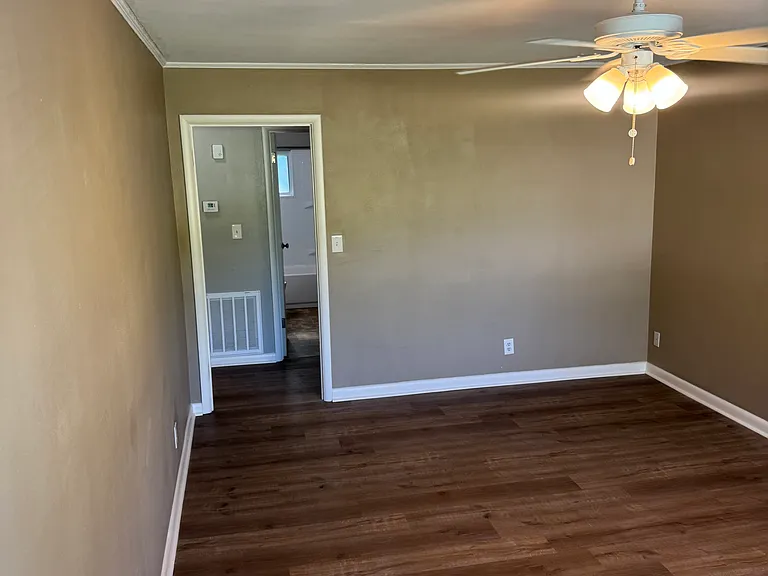 4705 Clover Ln — Photo 3