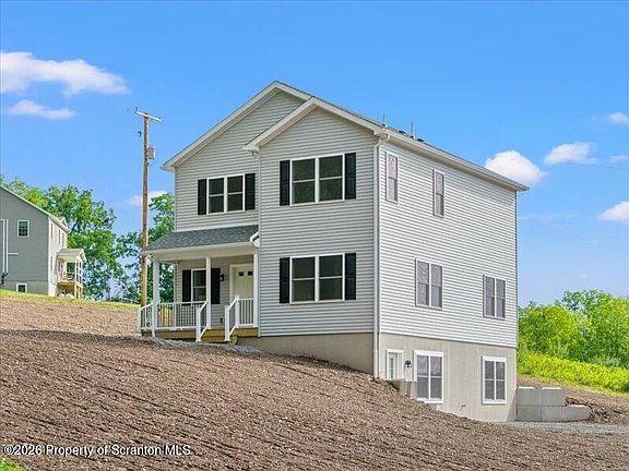 3rd image of 124 Russell Rd