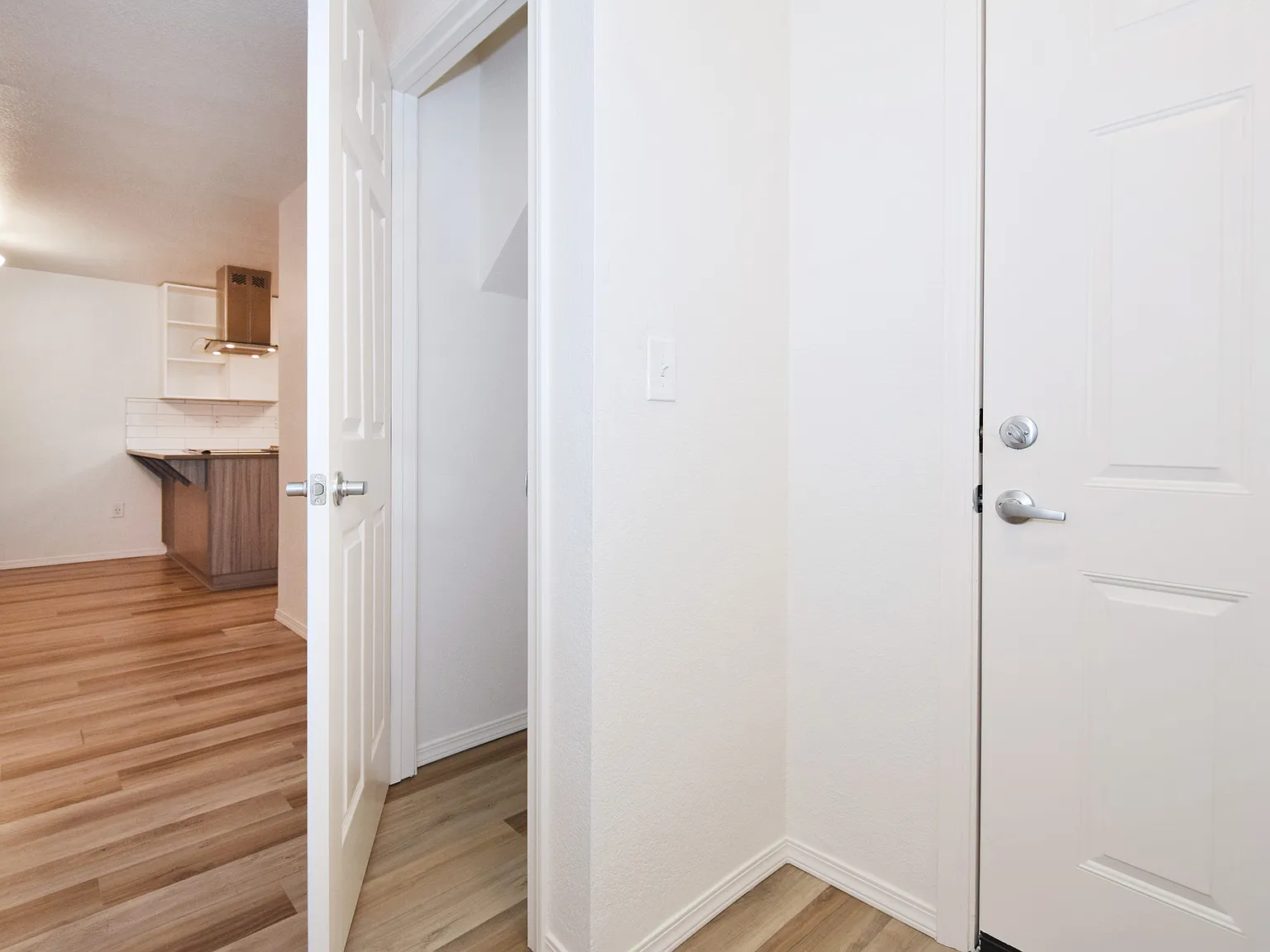 5370 Lakeview Blvd — Photo 4