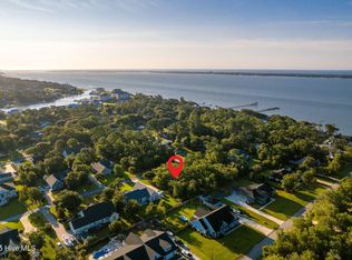 209 Coventry Rd, Morehead City, NC 28557