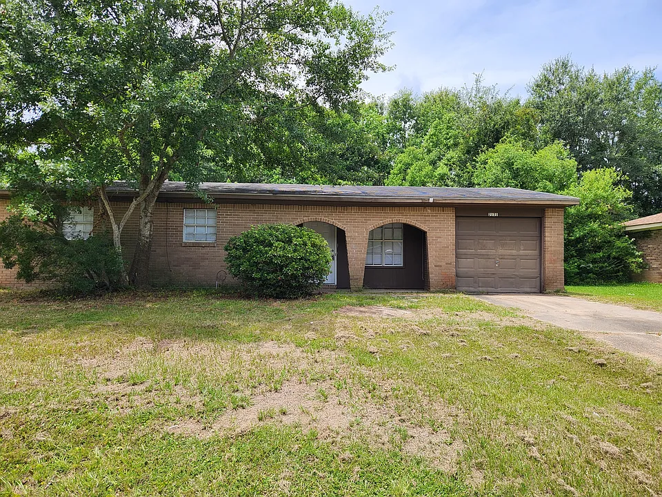 2131 Woodside Dr