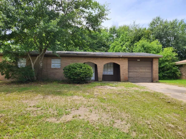 2131 Woodside Dr, Gautier, MS 39553