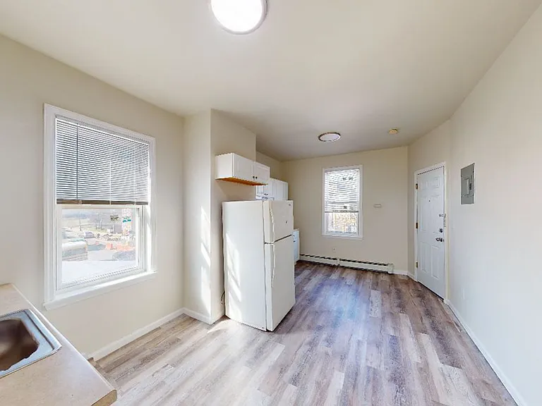 1052 Garfield Ave — Photo 10