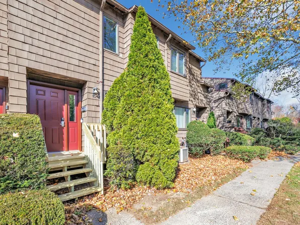 45 Towne House Road #45, Hamden, CT 06514