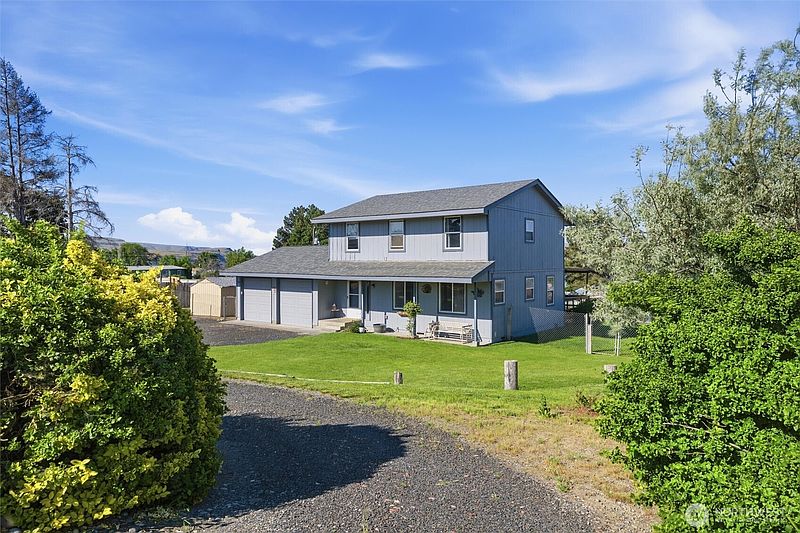 3rd image of 335 Ross Way