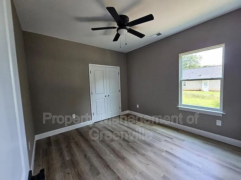 305 Appian Dr — Photo 18