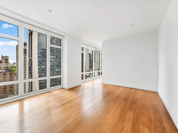 33 W 56th St #Phc, New York, NY 10019