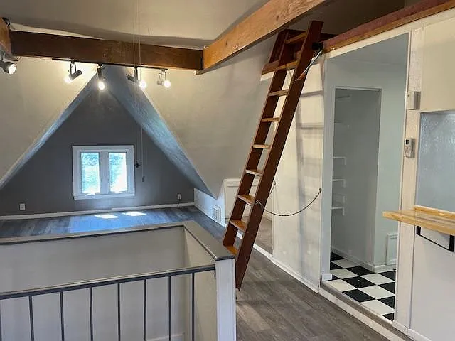 1 bed, 700 sqft, $1,800 — Photo 4