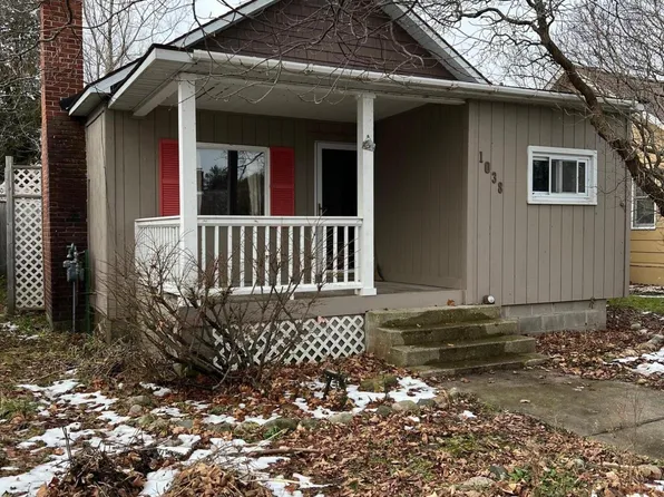 1038 Huron St, Saint Ignace, MI 49781