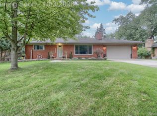 23805 Huron River Dr, Rockwood, MI 48173