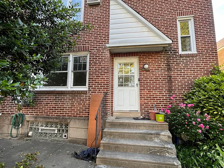 6842 Oxford Ave #1 — Photo 1