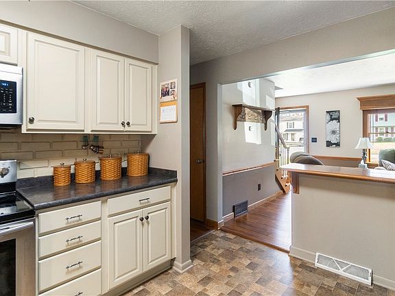 2nd image of 668 Dorchester Dr