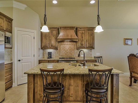 3rd image of 300 Oar Wood Dr