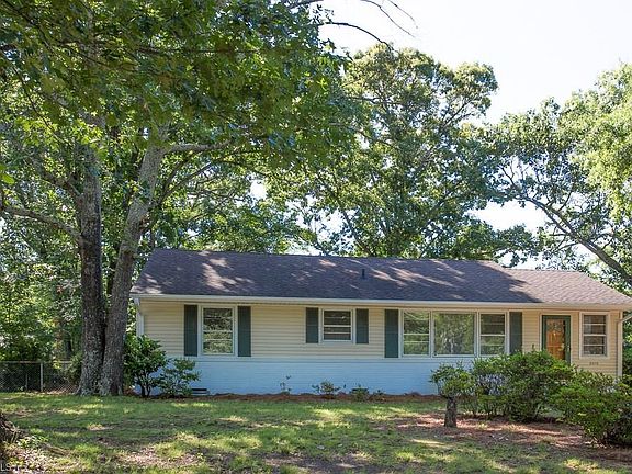 3rd image of 3510 Cloverdale Dr