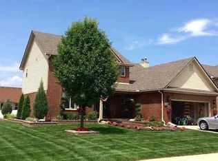 18626 Begonia Dr, Brownstown, MI 48173