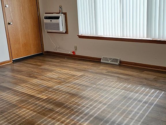4th image of 739 Grand Ave APT 3