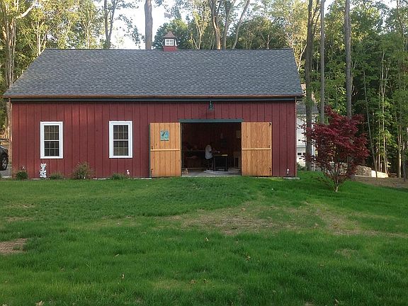 3 car barn w office and bath