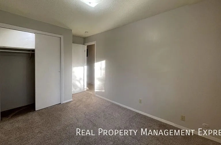 3711 S Cathy Ave #4 — Photo 33