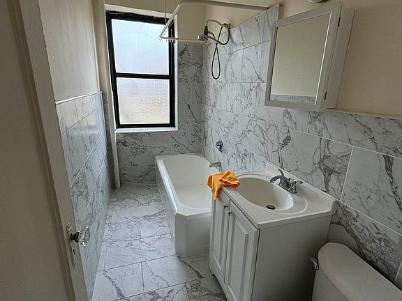 3rd image of 83 Park Ter W APT 5B