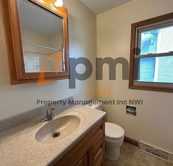 408 E Clark St — Photo 12