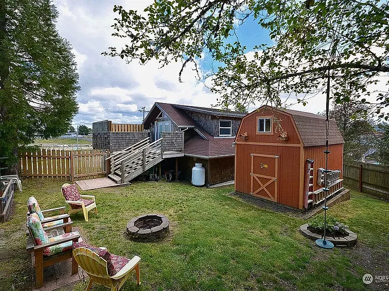 1001 N Montesano St — Photo 24