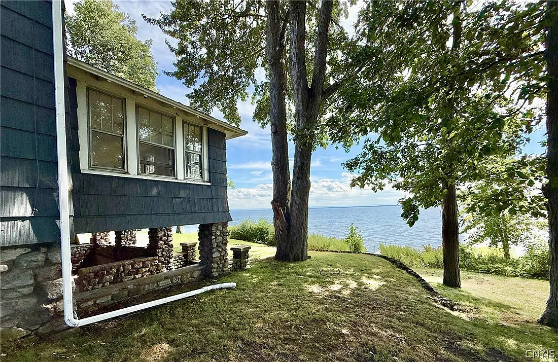 3 bed, 1.5 bath, 1792 sqft, $2,600 — Photo 2