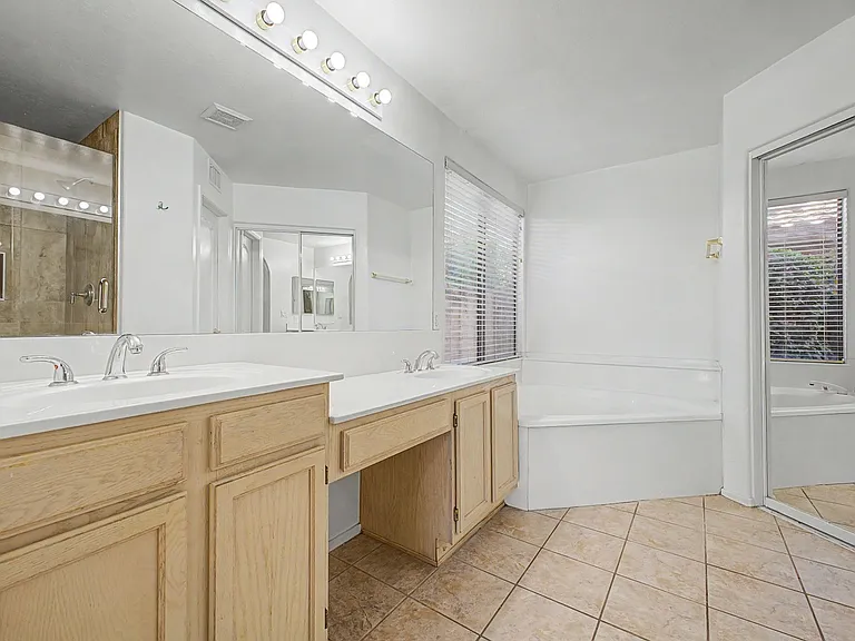 4432 E Meadow Dr — Photo 26