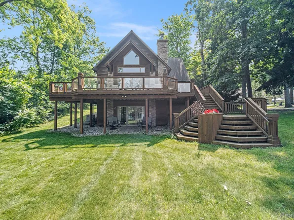 16120 Haviland Beach Dr, Linden, MI 48451