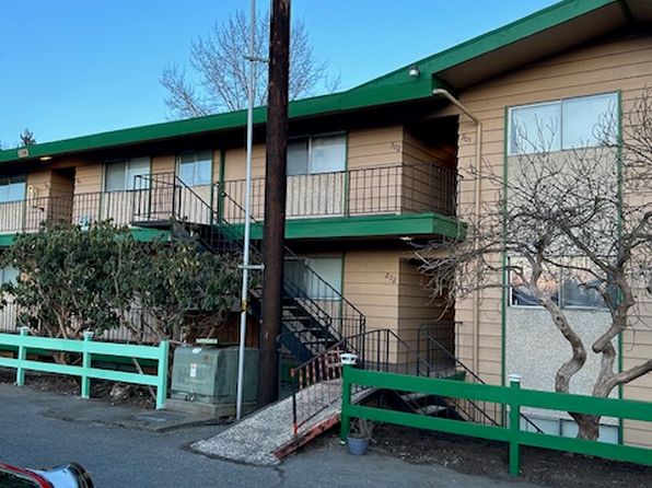 726 Avenue C E #204