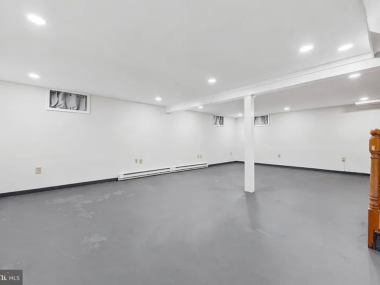 412 Yorkshire Rd — Photo 22
