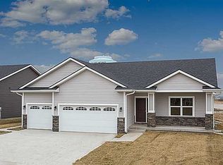 9543 Cedarwood Dr, West Des Moines, IA 50266