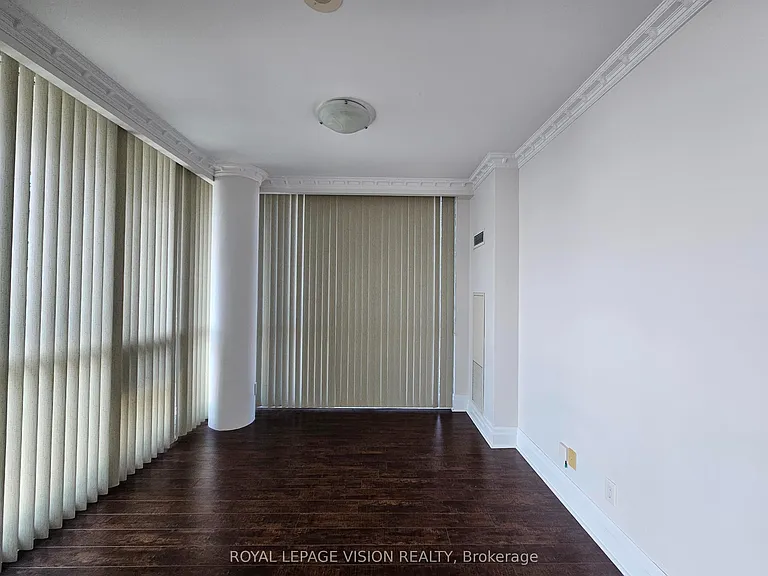 16 Harbour St #3810 — Photo 4