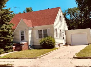911 4th St SW, Minot, ND 58701