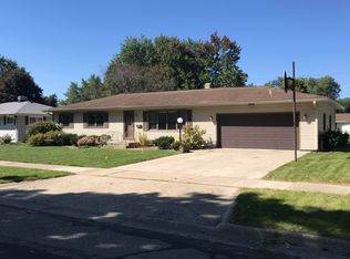 1527 N Sumac Dr, Janesville, WI 53545